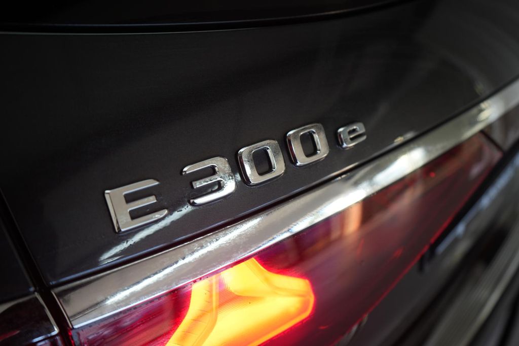 Mercedes-Benz E 300 2025
