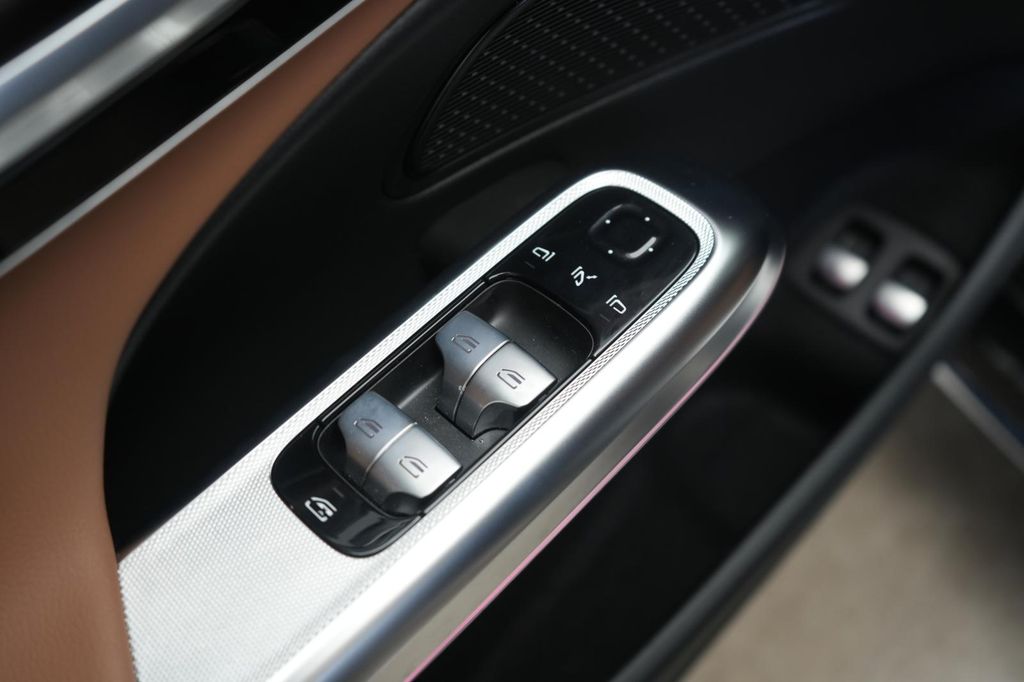 Mercedes-Benz E 300 2025
