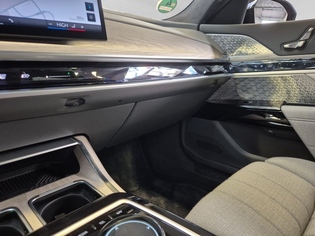 BMW i7 2024