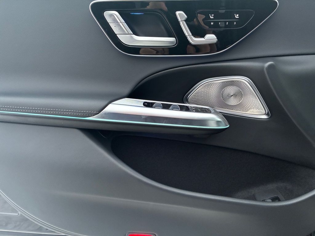 Mercedes-Benz E 300 2025