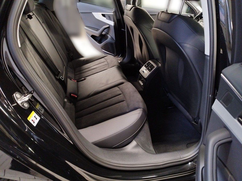 Audi A4 2023
