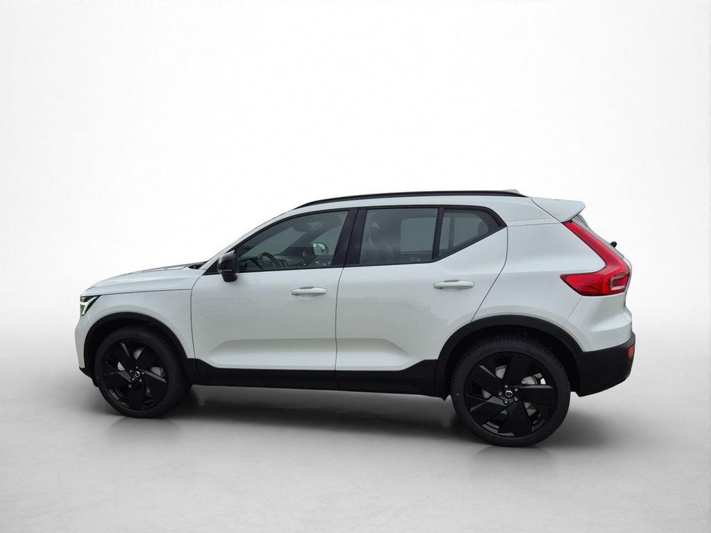 Volvo XC40 2025