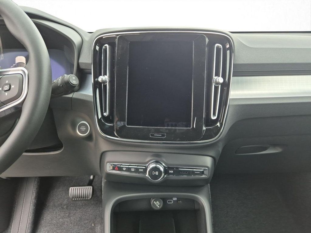 Volvo XC40 2025