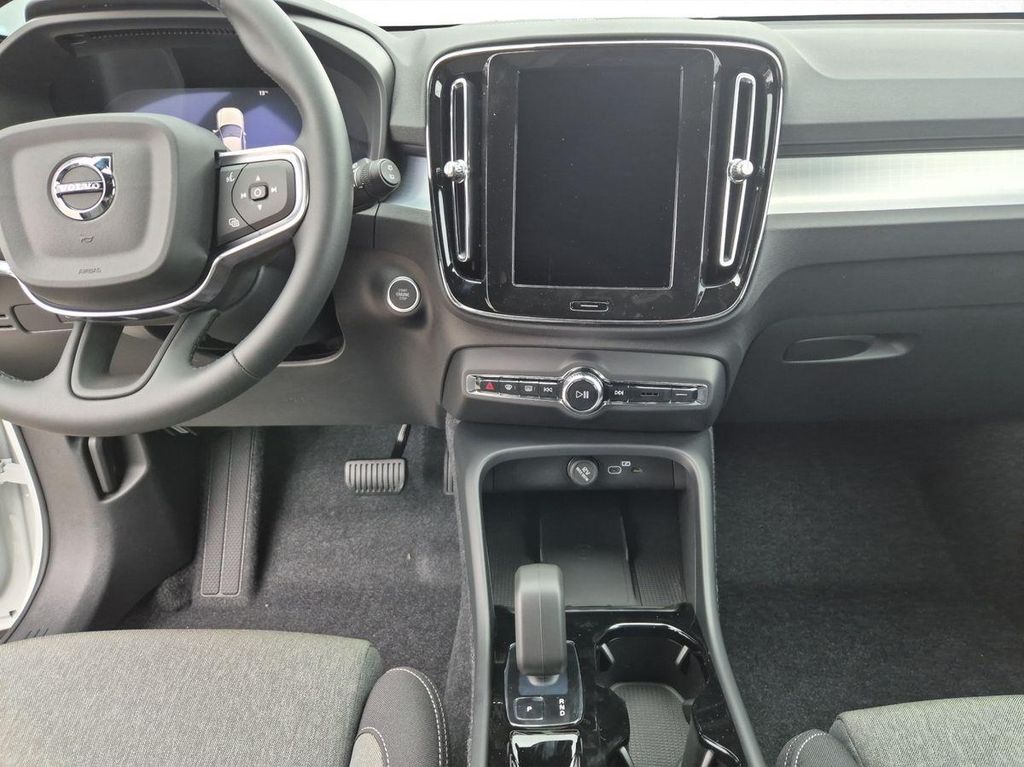 Volvo XC40 2025