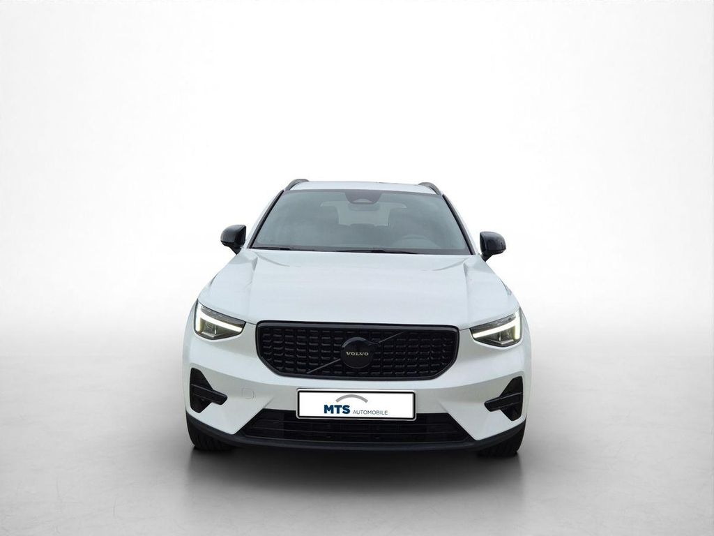 Volvo XC40 2025