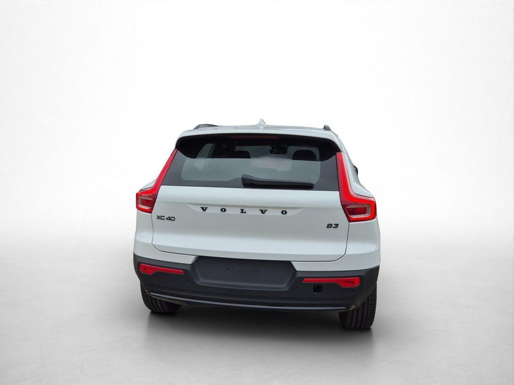 Volvo XC40 2025