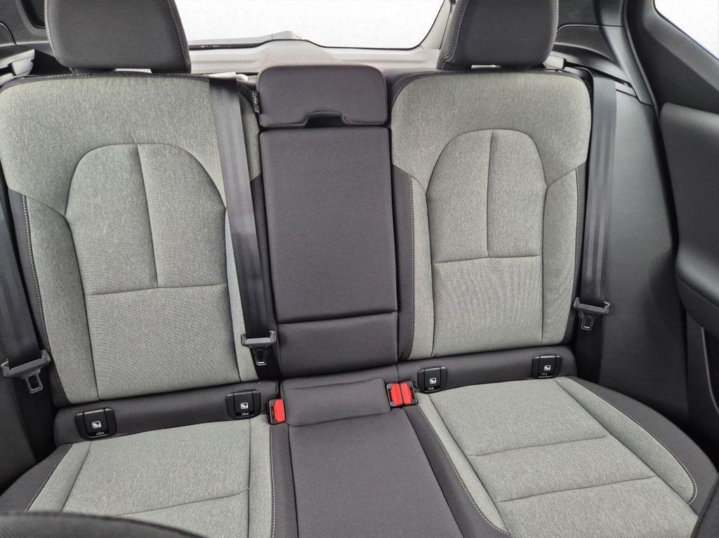 Volvo XC40 2025