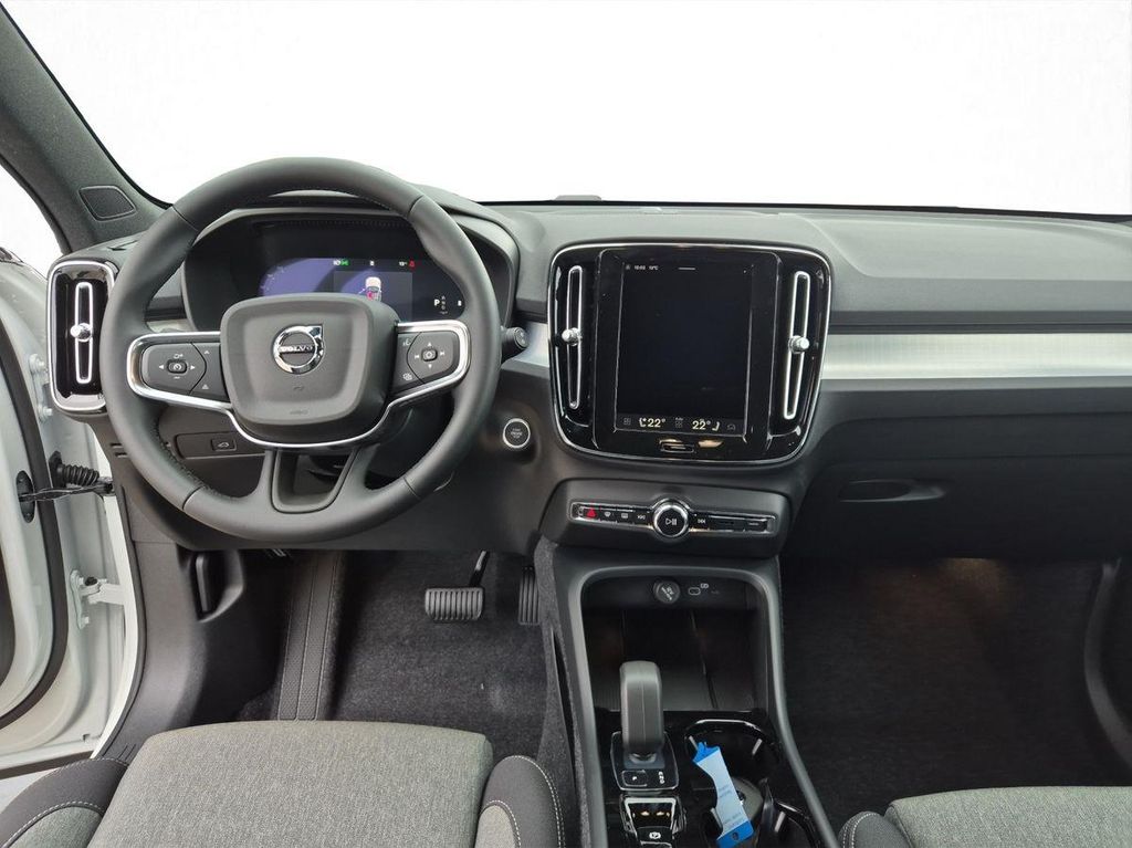 Volvo XC40 2025