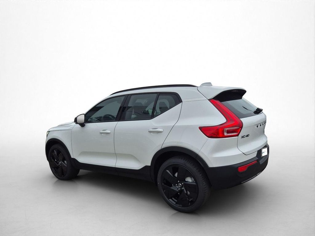 Volvo XC40 2025