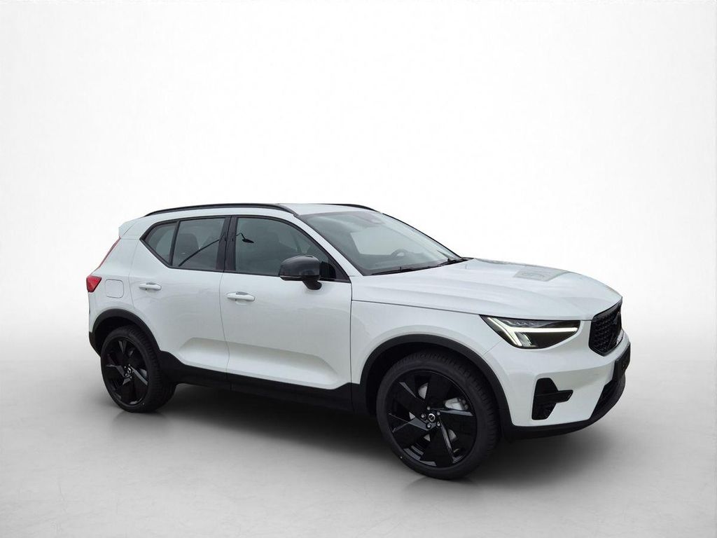Volvo XC40 2025