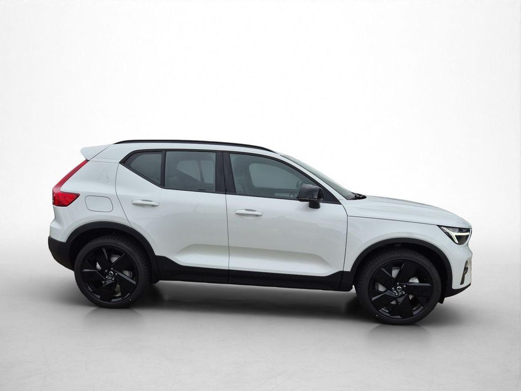 Volvo XC40 2025