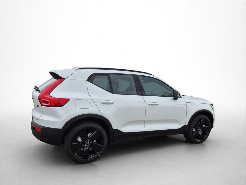 Volvo XC40 2025