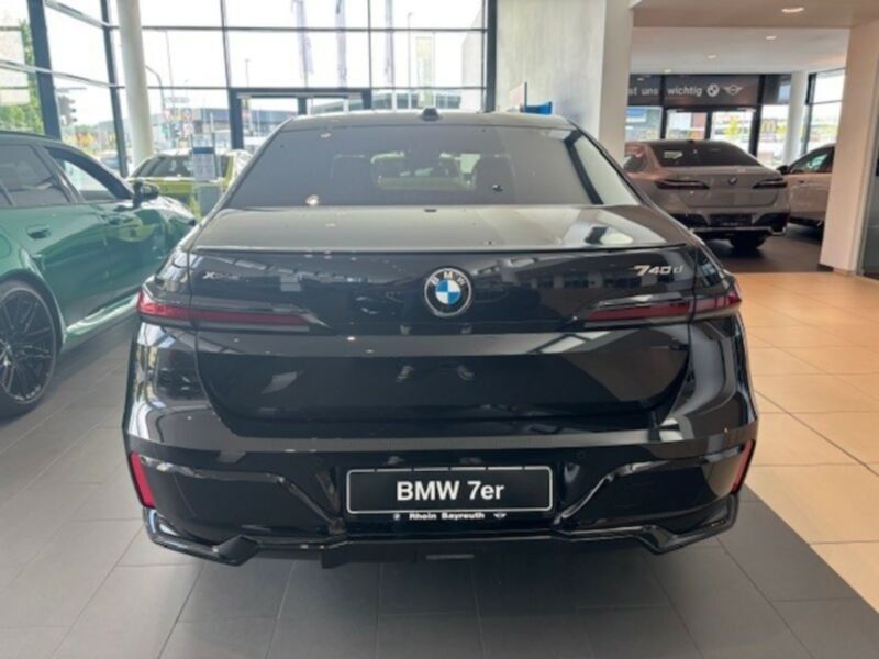 BMW 740 2025