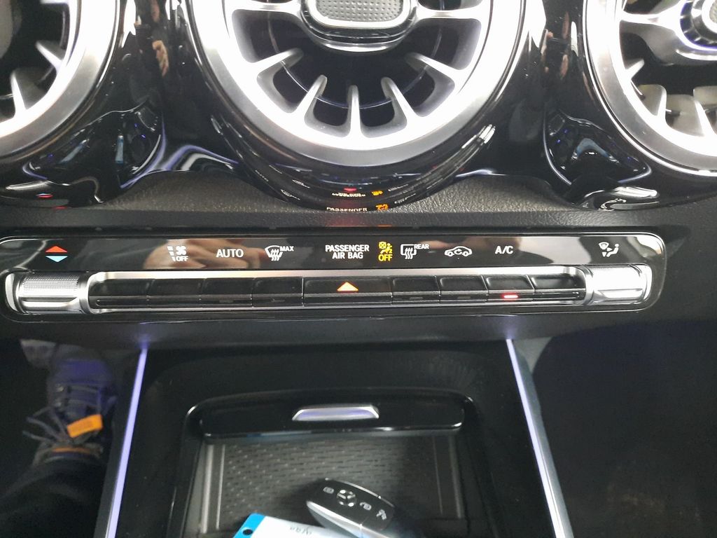 Mercedes-Benz GLB 200 2023