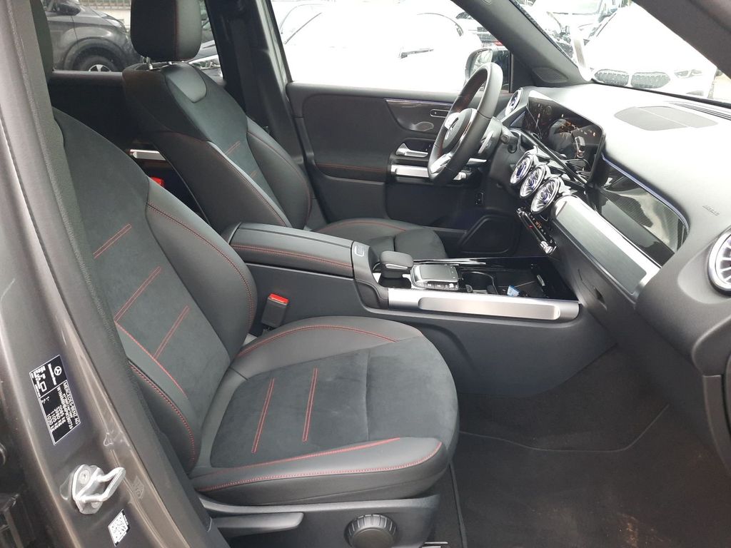 Mercedes-Benz GLB 200 2023