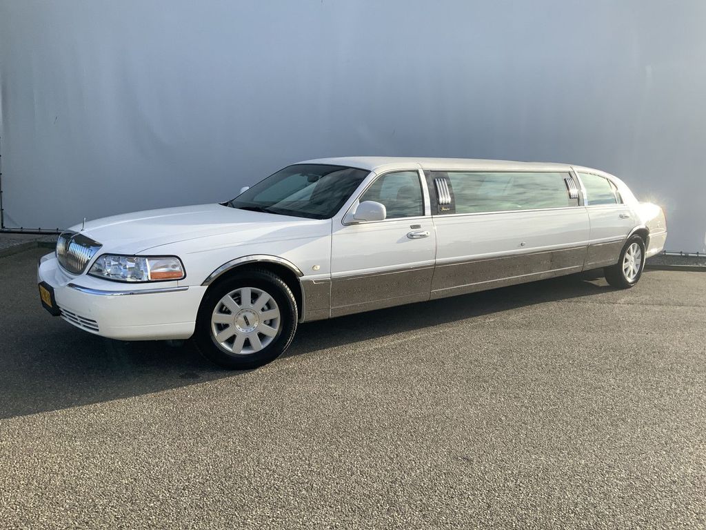 Lincoln Town Car 2003