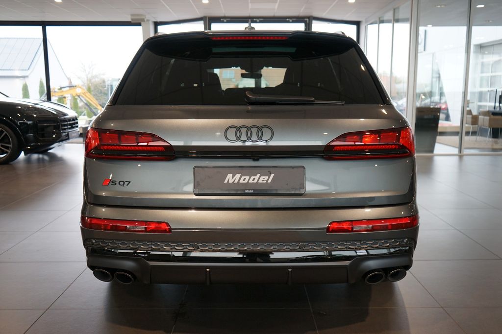 Audi SQ7 2025