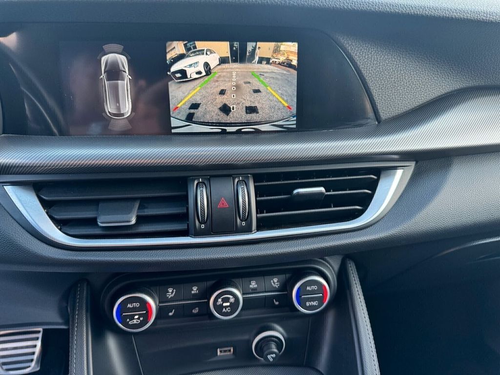 Alfa Romeo Stelvio 2021