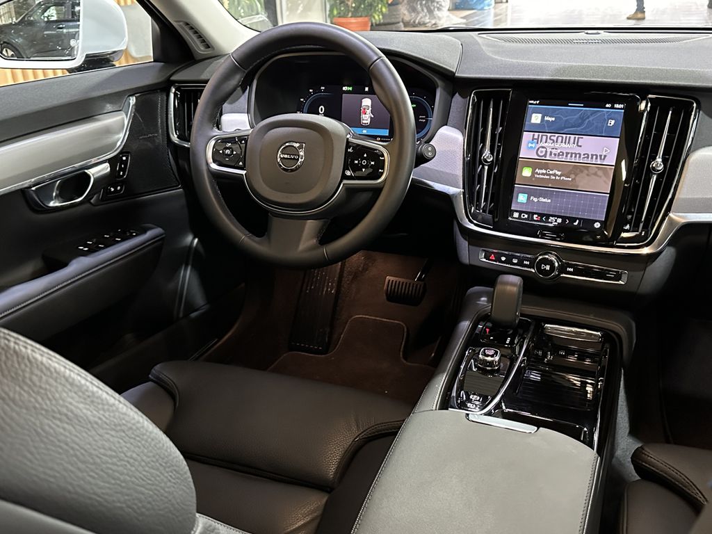 Volvo V90 2024