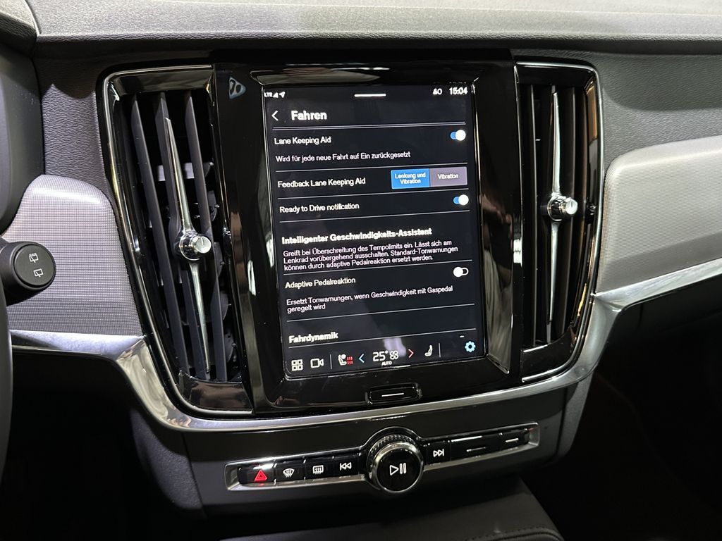Volvo V90 2024