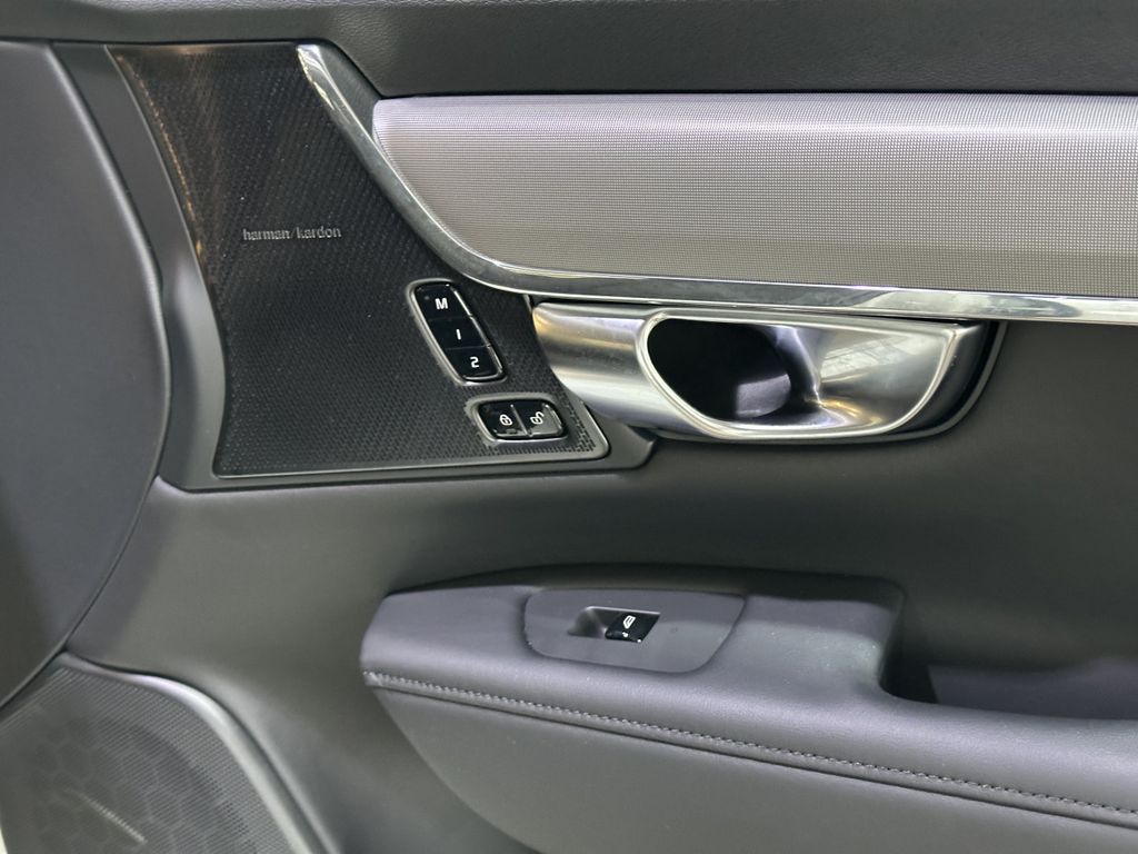 Volvo V90 2024