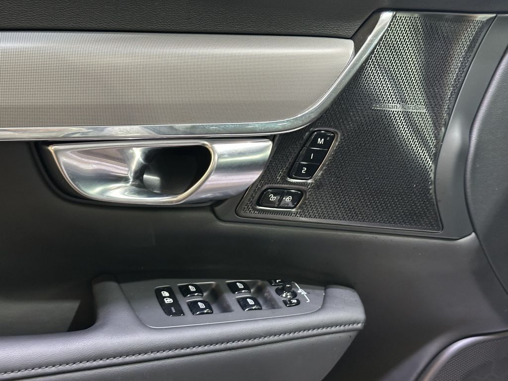 Volvo V90 2024