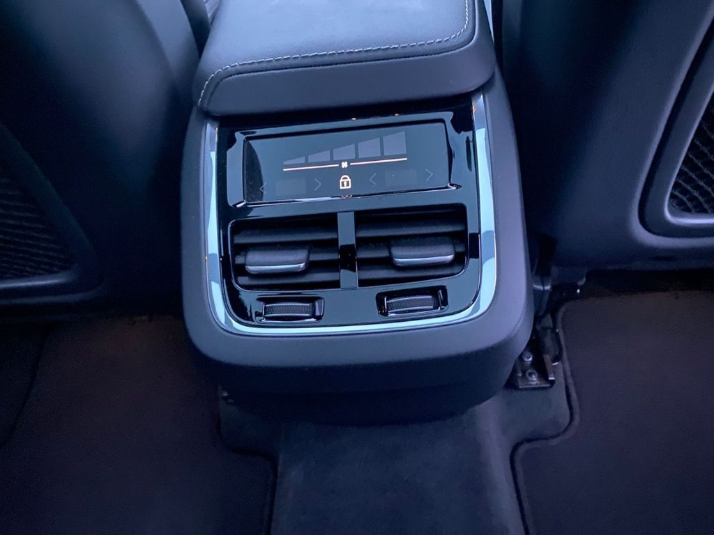 Volvo XC60 2025