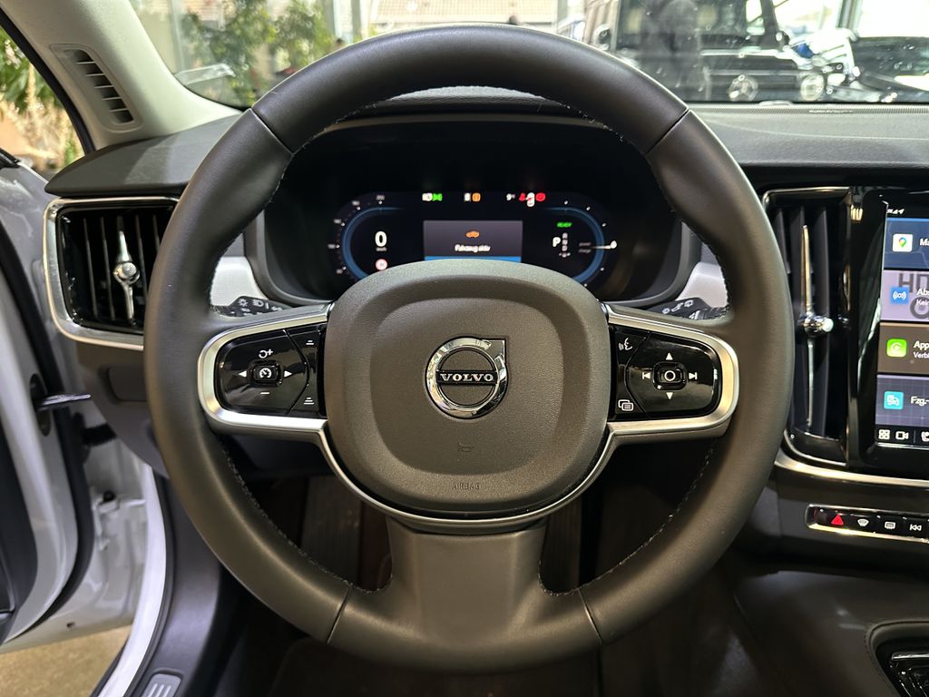 Volvo V90 2024