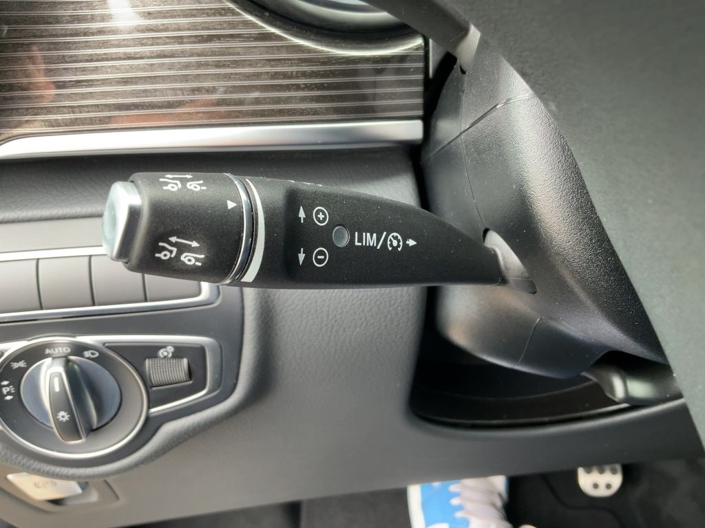 Mercedes-Benz V 300 2023