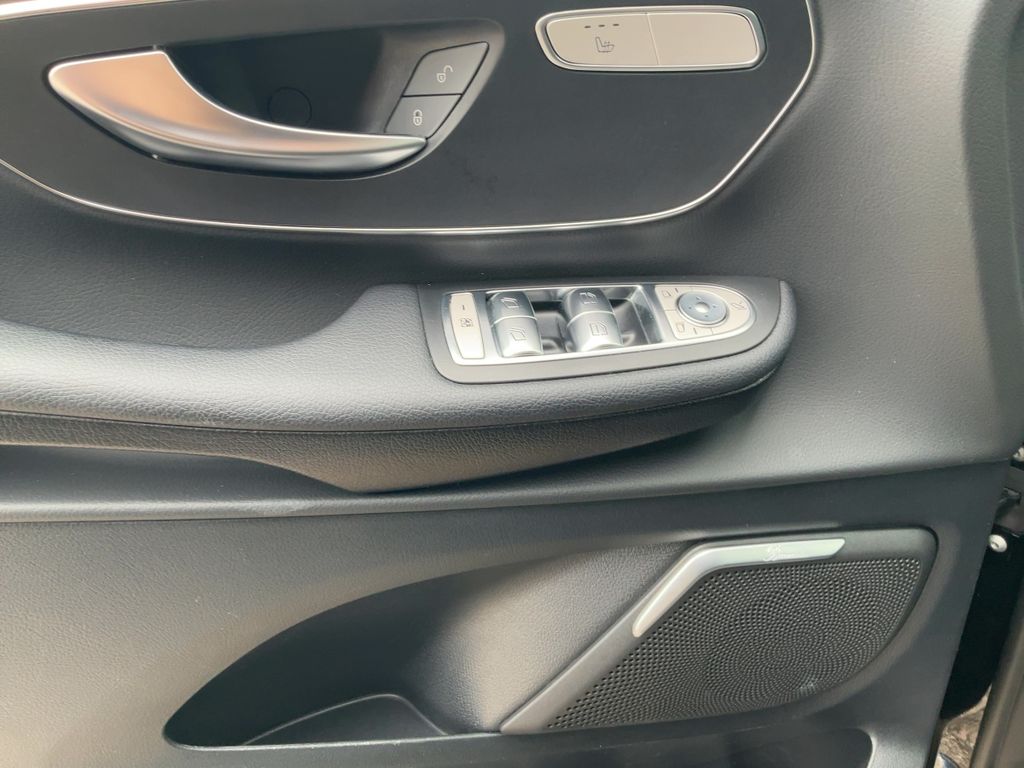 Mercedes-Benz V 300 2023