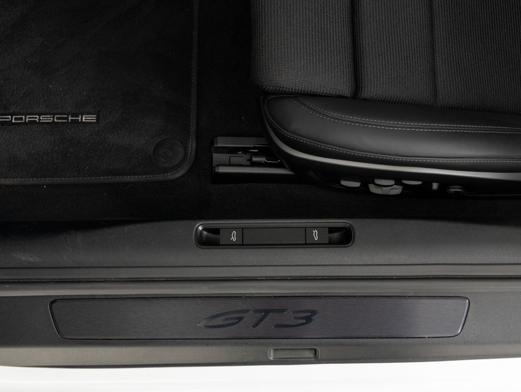 Porsche 992 2025
