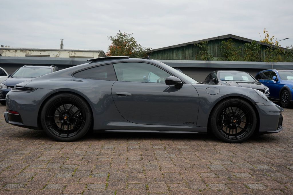 Porsche 992 2025