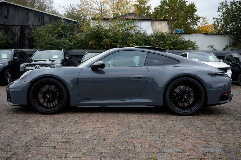 Porsche 992 2025