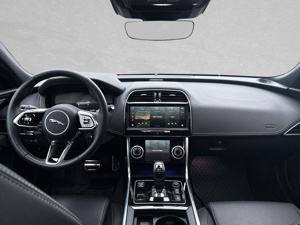 Jaguar XE 2023