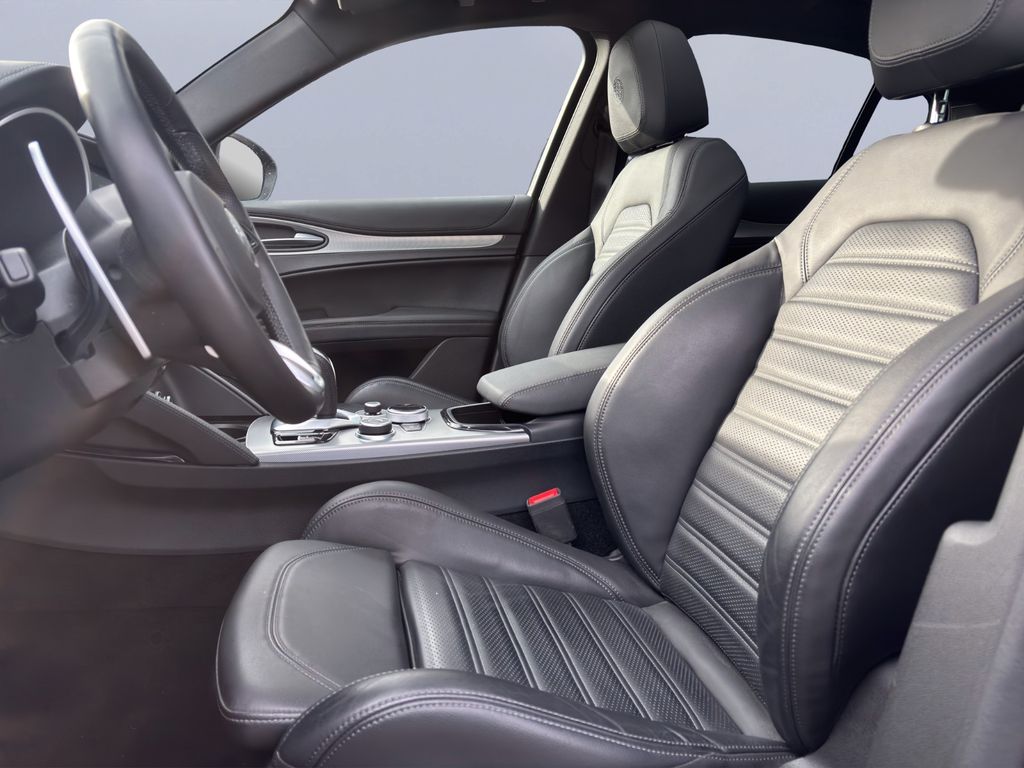 Alfa Romeo Stelvio 2023