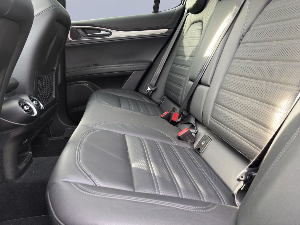 Alfa Romeo Stelvio 2023