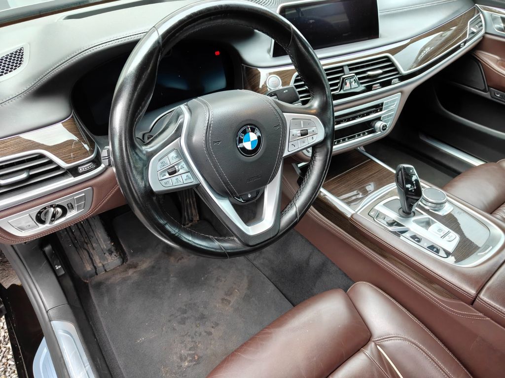 BMW 745 2019