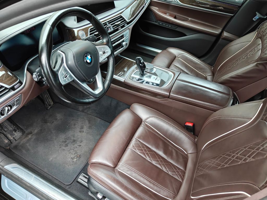 BMW 745 2019