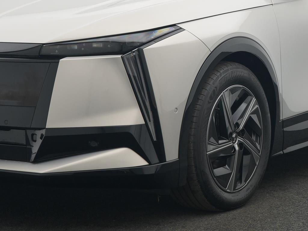 DS Automobiles Nº8