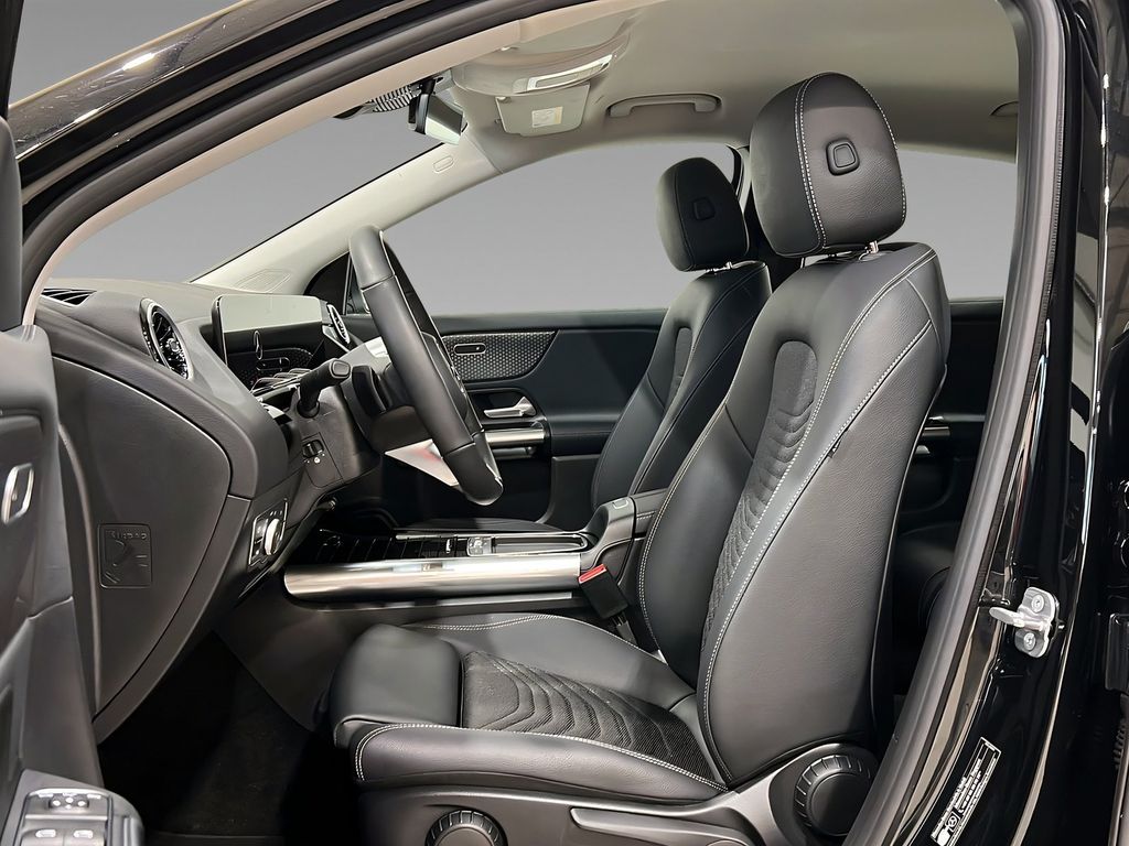 Mercedes-Benz GLA 200 2025