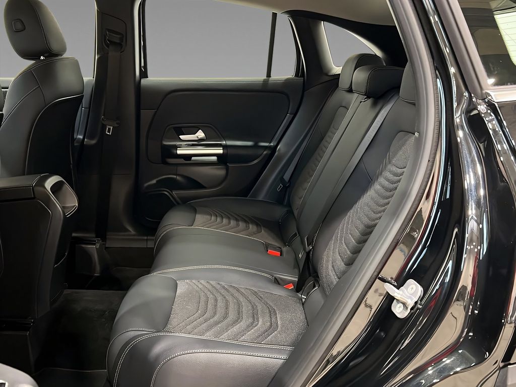 Mercedes-Benz GLA 200 2025