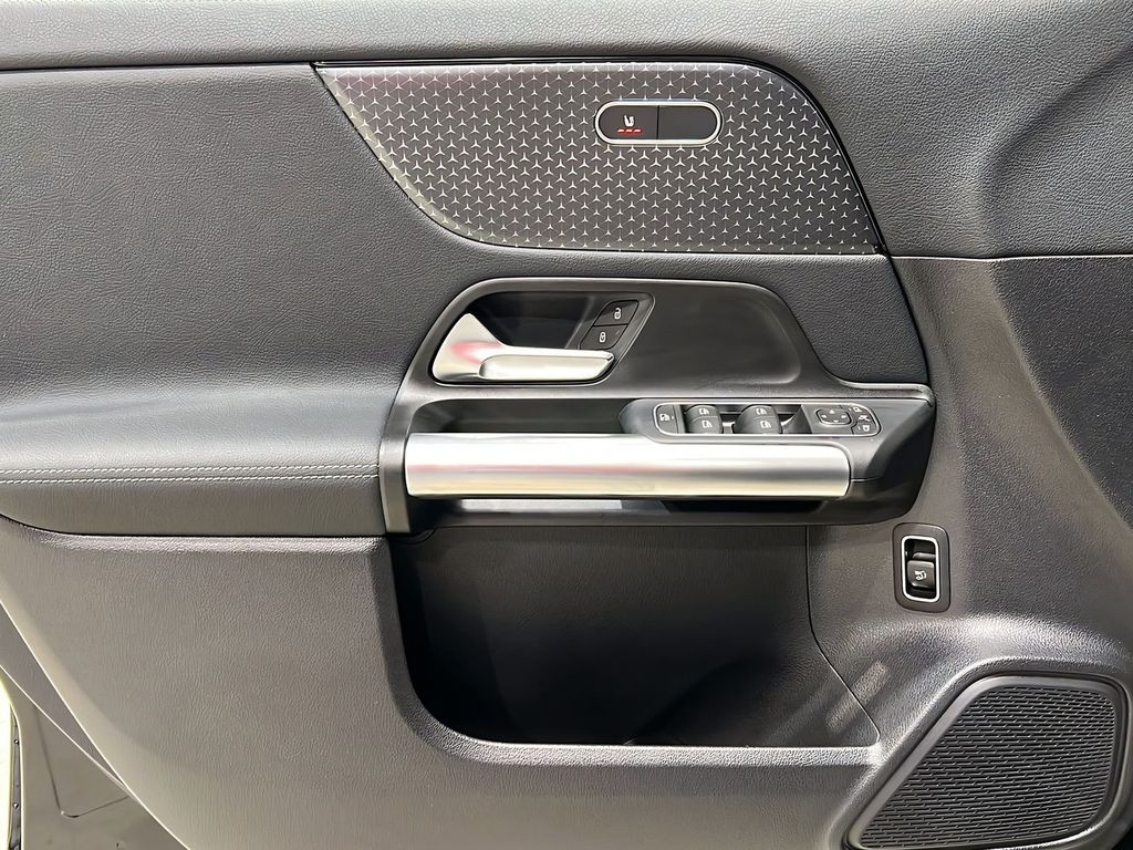 Mercedes-Benz GLA 200 2025