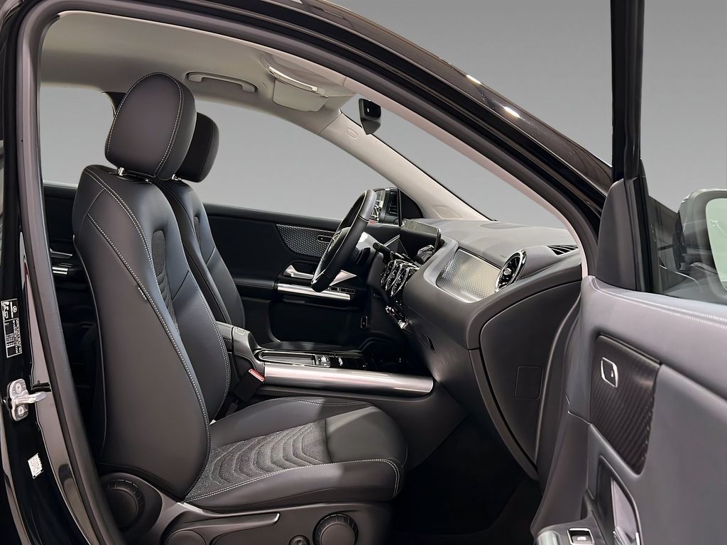 Mercedes-Benz GLA 200 2025