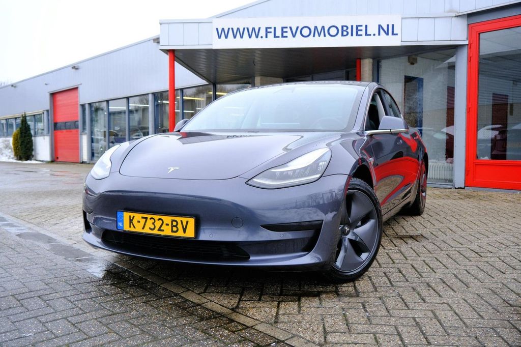 Tesla Model 3 2020