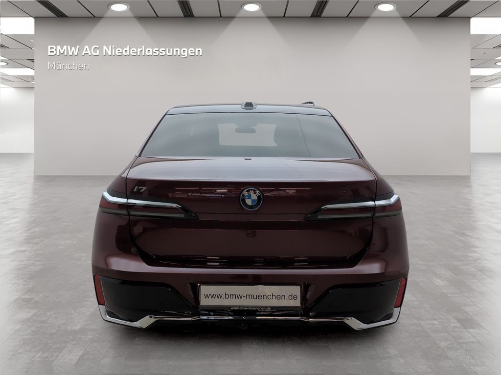 BMW i7 2025
