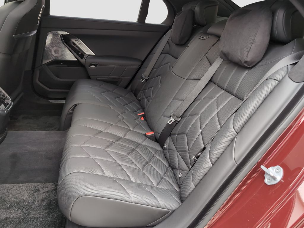 BMW i7 2025