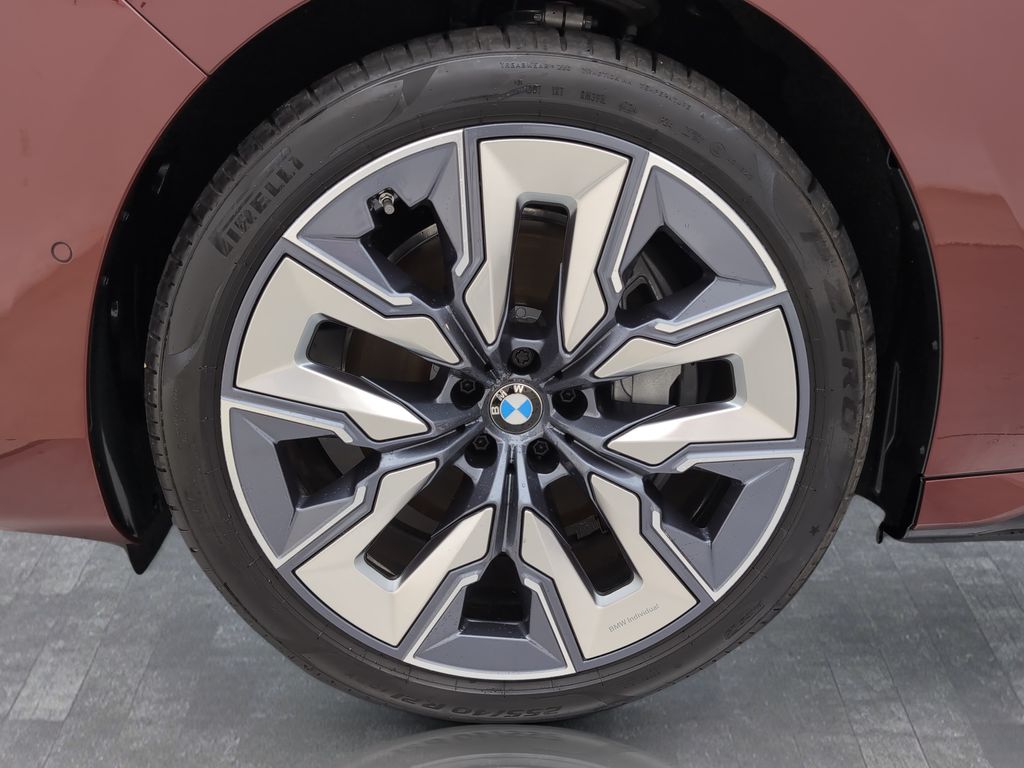 BMW i7 2025