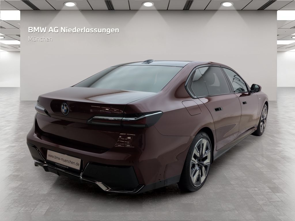 BMW i7 2025