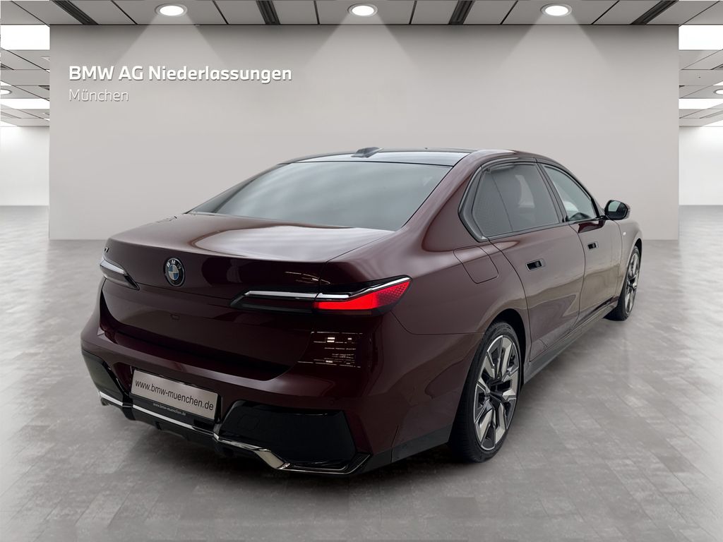 BMW i7 2025