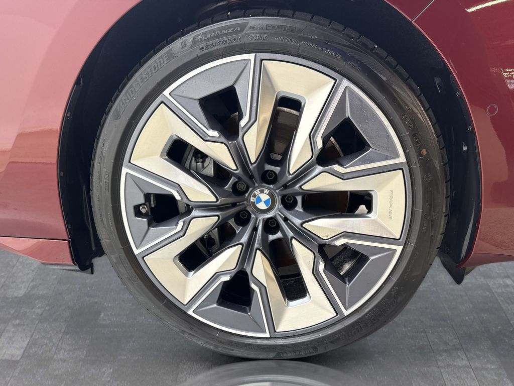 BMW i7 2025